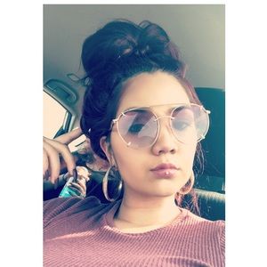 Meet your Posher, Angela